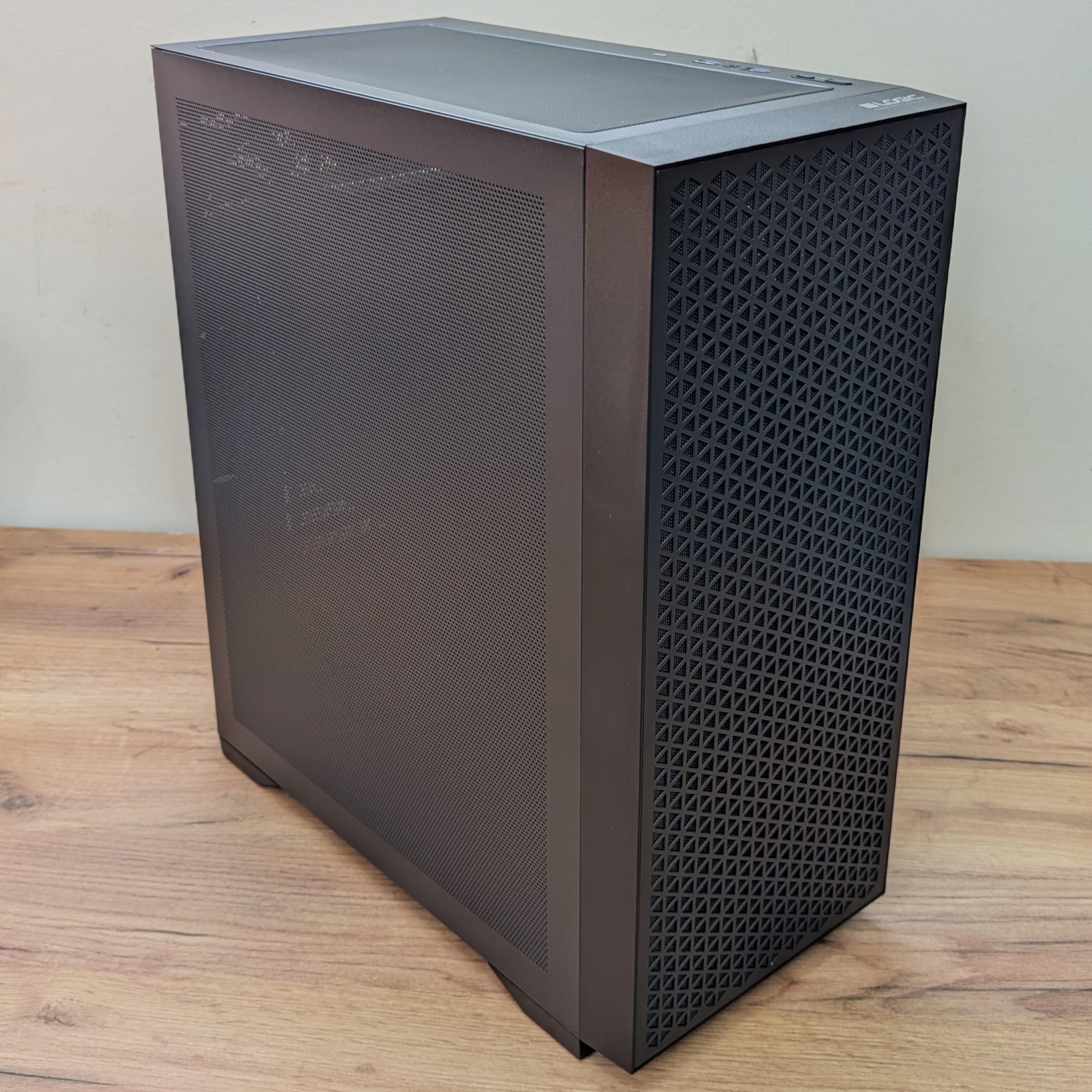 Komputer RTX 5060TI 16GB / RYZEN 8400F / 16GB RAM DDR5 / 1TB M.2 / Logic Dart Pro Midi (NOWOŚĆ)