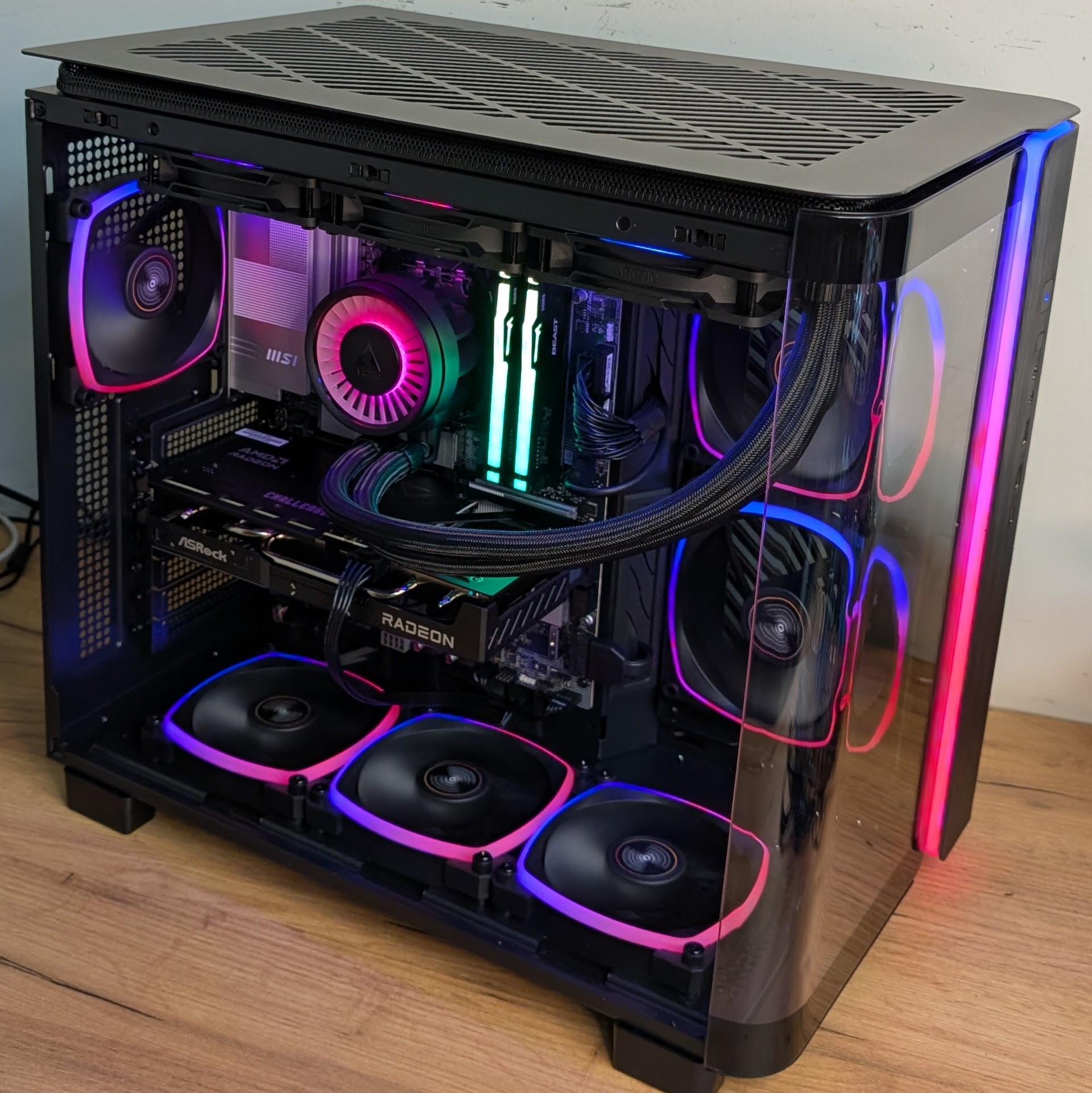 Komputer RX 9060XT 16GB / Ryzen 7 7700 / 16GB RAM DDR5 / 1TB M.2 / Arctic Freezer III 360 Montech King 95 PRO - obrazek 4