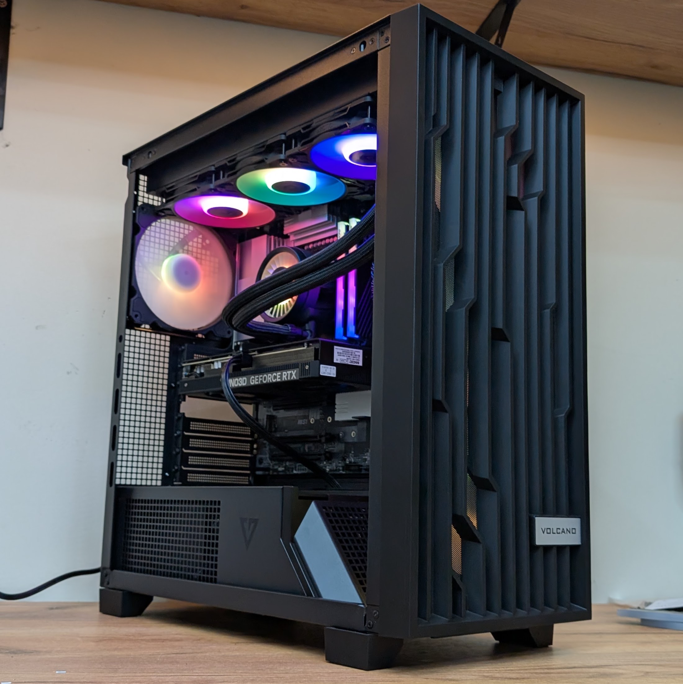 Komputer RTX 5070 / Ryzen 7 7800X3D / 32GB RAM / 1TB M.2 / Arctic Freezer III 360 Modecom Volcano Perun Black