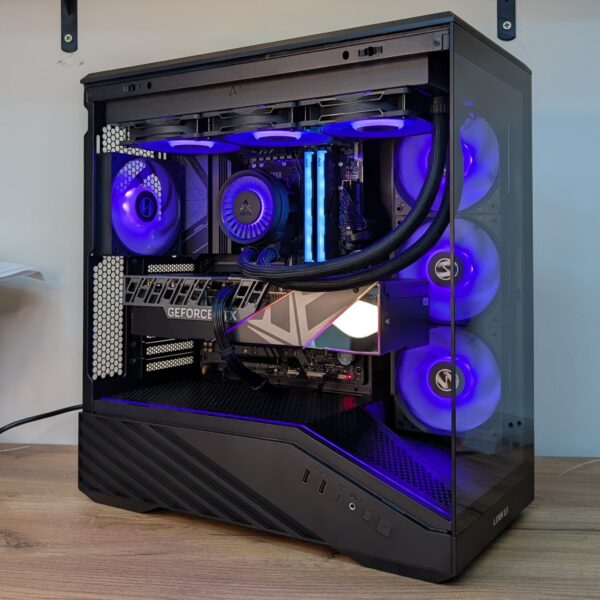 Komputer RTX 5080 / Ryzen 7 7800X3D / 32GB RAM / 1TB M.2 / Arctic LF 360 PRO ARGB Lian Li V100R
