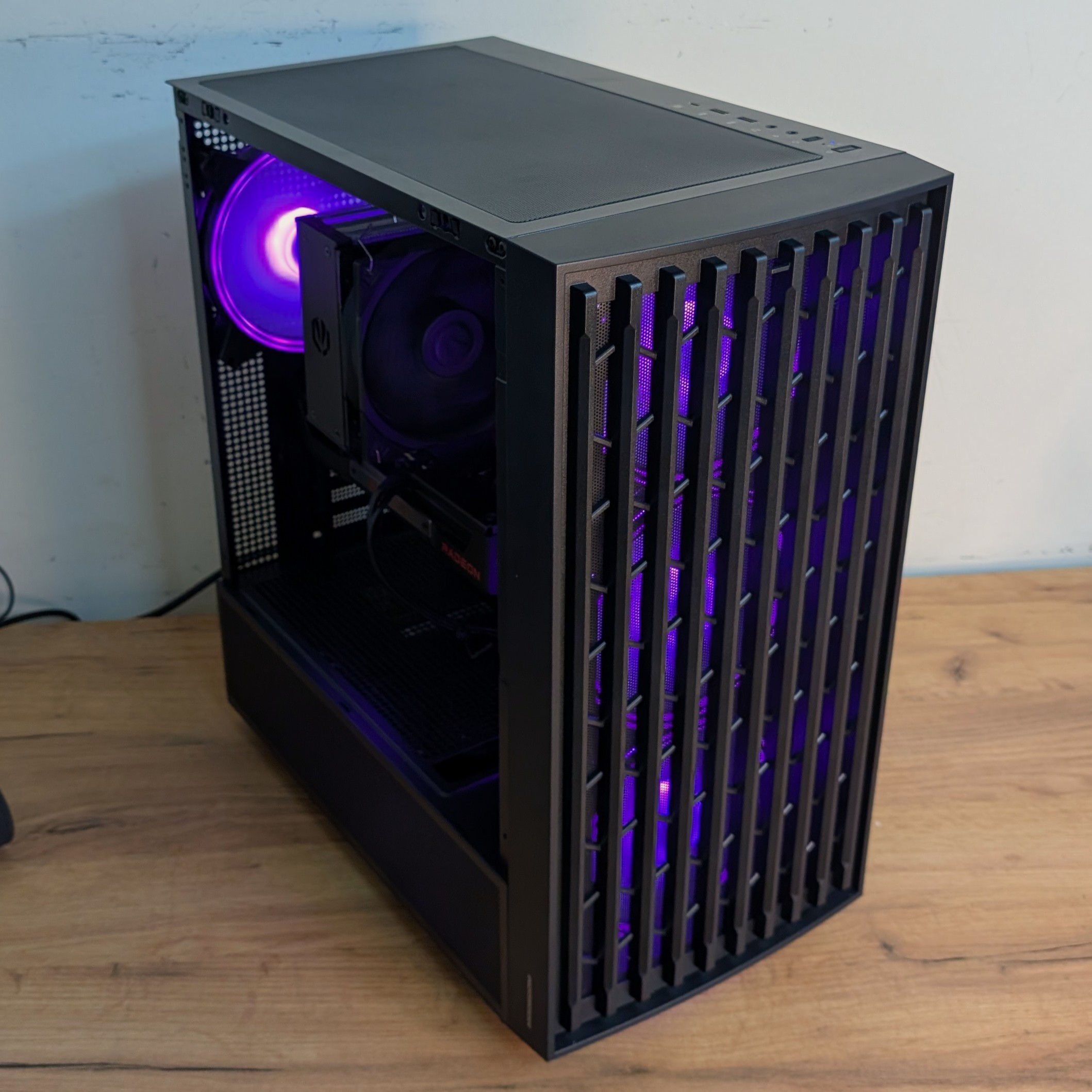 Komputer RTX 9060XT 16GB / Ryzen 7500F / 16GB RAM DDR5 / 1TB M.2 Volcano Breeze